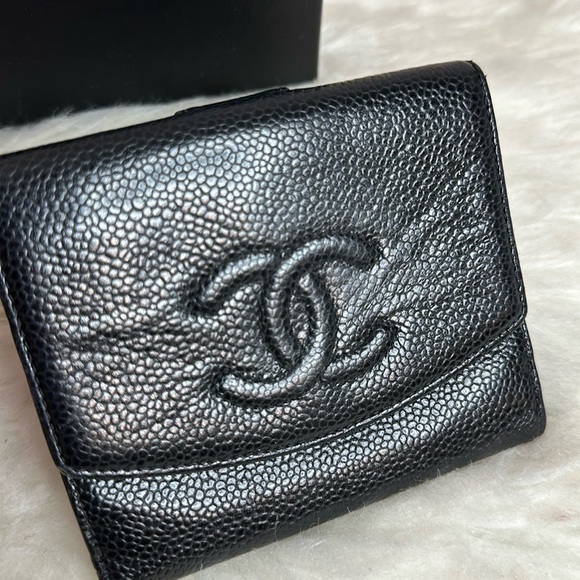 CHANEL Handbags - 💯Authentic Chanel Caviar Short Wallet🍀